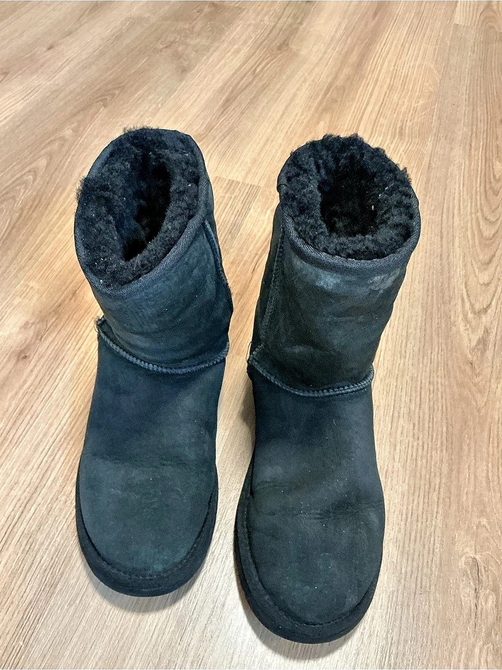 UGG Classic Short II Black Winter Boots size 9
